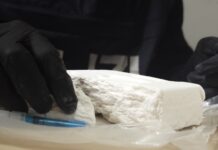 Operazione delle forze dell'ordine contro lo spaccio a Roma Est nella periferia romana tra piazze fisse, auto abbandonate e consegne itineranti