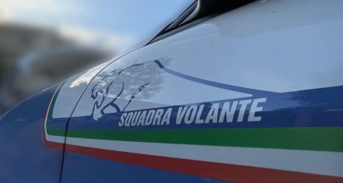 Un 38enne arrivato dalla Calabria in treno è stato intercettato dalle volanti della polizia nella periferia ovest di Roma: a tradirlo l'odore della droga nella borsa. I dettagli sul corriere arrestato a Bastogi