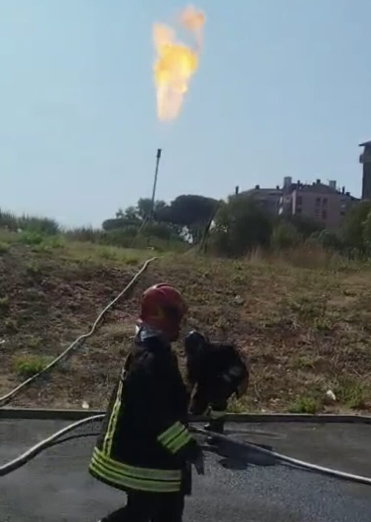 Fuga di gas dal distributore ad Acilia: allarme e palazzi evacuati. Le strade chiuse 4