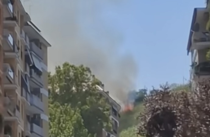 Maxi incendio a Monte Ciocci: alta colonna di fumo su Roma. Paura per un distributore di benzina 1