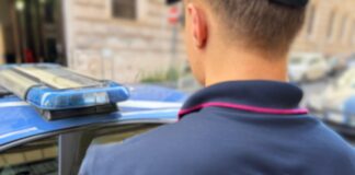 L'ispezione della polizia in macelleria svela pessime condizioni igieniche e la mancanza di autorizzazioni per il laboratorio. Attività sospesa