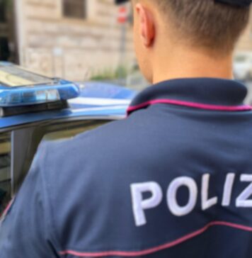 L'ispezione della polizia in macelleria svela pessime condizioni igieniche e la mancanza di autorizzazioni per il laboratorio. Attività sospesa
