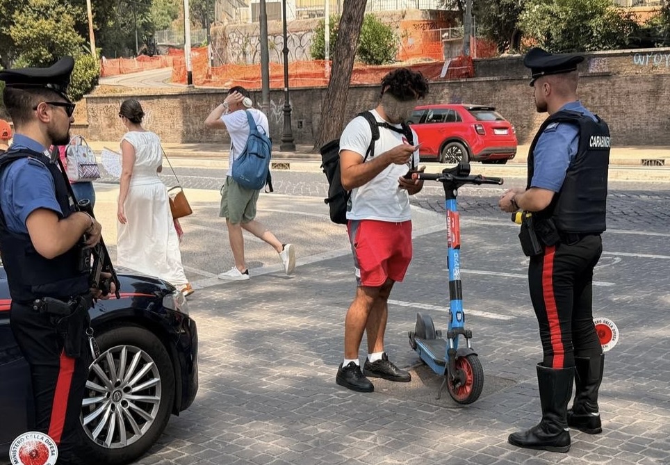 Monopattini "fuorilegge", a Roma pioggia di multe 1 Monopattini "fuorilegge", a Roma pioggia di multe 1