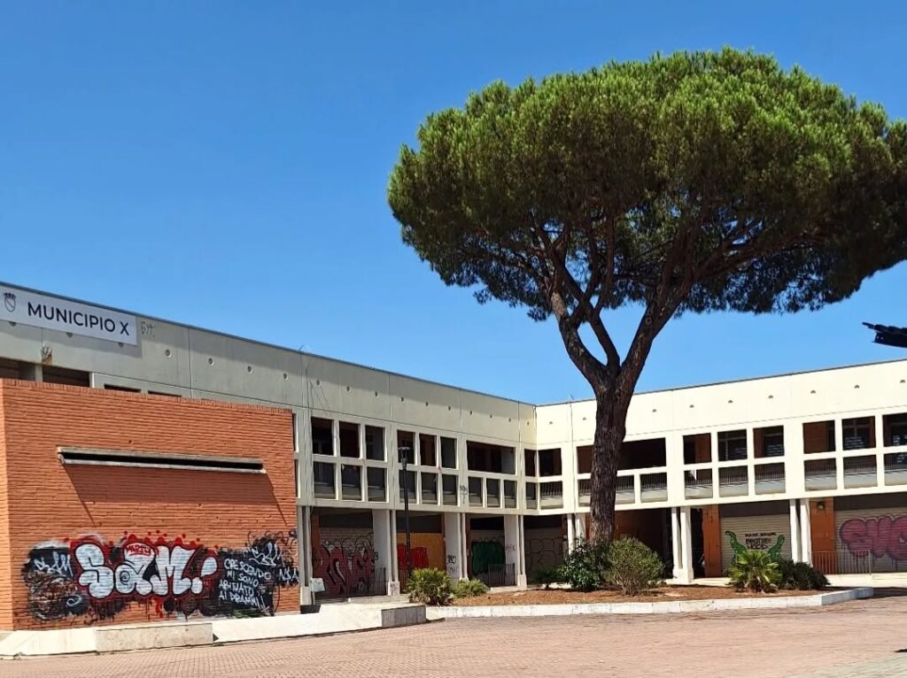 Vandali colpiscono la biblioteca Sandro Onofri, struttura danneggiata e chiusa al pubblico 1