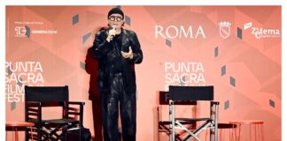 Bagno di folla all'Idroscalo per Renato Zero, che ha inaugurato la kermesse cinematografica con la proiezione della versione restaurata del cult "Ciao Nì"