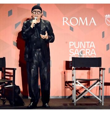 Bagno di folla all'Idroscalo per Renato Zero, che ha inaugurato la kermesse cinematografica con la proiezione della versione restaurata del cult "Ciao Nì"