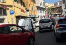 Caos al debutto per i semafori «intelligenti» a Tivoli: è subito paralisi
