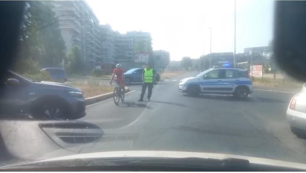 Fuga di gas dal distributore ad Acilia: allarme e palazzi evacuati. Le strade chiuse 3