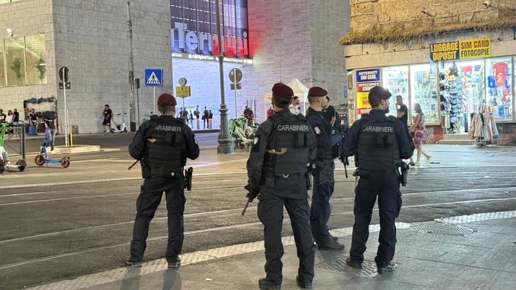 Operazione di Carabinieri e Paracadutisti a Roma Termini: stretta microcriminalità e degrado 1