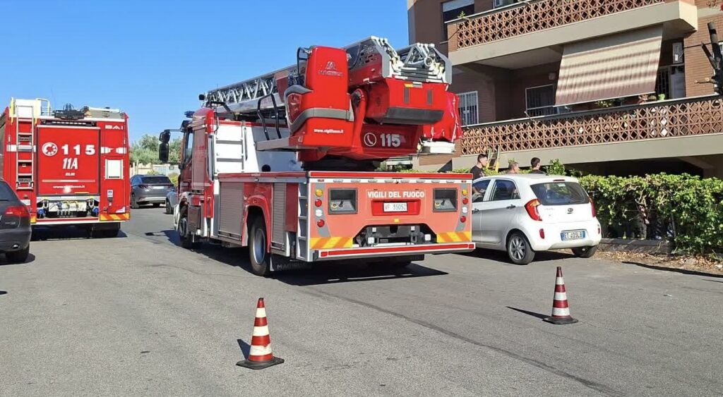 Incendio in una palazzina a Portuense: quattro intossicati in ospedale 2