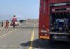 Barca in fiamme a Tor San Lorenzo: due feriti gravi salvati in elicottero