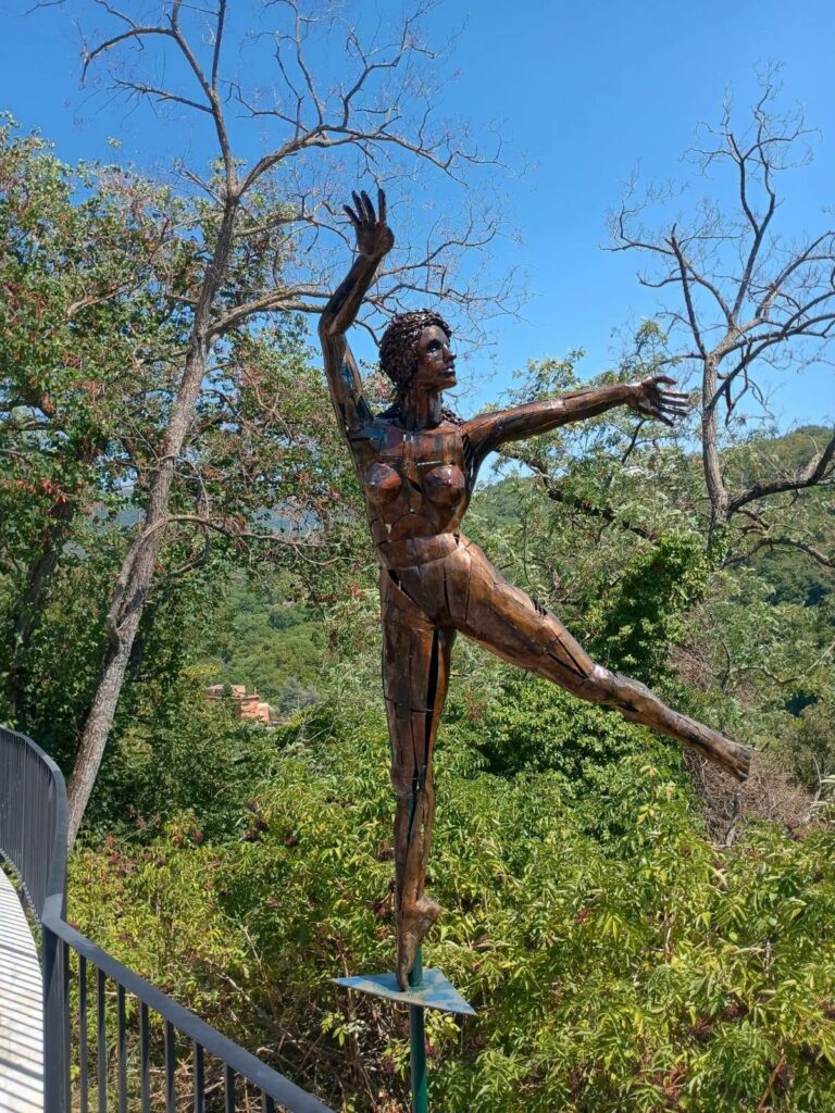 La Ballerina di San Gregorio da Sassola: quel salto sospeso che celebra le donne 3