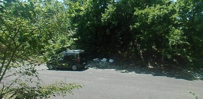 Incastrato dalle fototrappole mentre scarica rifiuti nel Parco di Bracciano-Martignano, sanzionato un 58enne