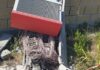 A quattro settimane dall'incidente che ha danneggiato la colonnina di via Stradone del Sandalo, i residenti in zona Sacida, nel comune di Anzio, denunciano il mancato intervento che li lascia da un mese senza telefono e internet 