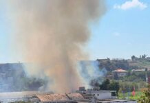 L'incendio in corso