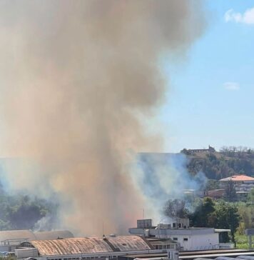 L'incendio in corso