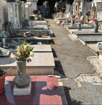 Mentre il sindaco Cecchi presentava in video i lavori al Cimitero monumentale di Marino, ignoti danneggiavano alcune tombe, tra cui quella dei familiari di una consigliera comunale