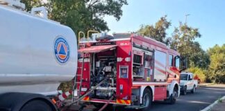 Incendio in zona Muratella: colonna di fumo nero e fiamme in via Velani