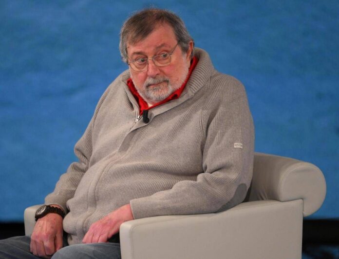 Addio a Francesco Guccini, il cantautore morto a 86 anni