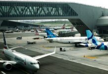 Aereo si scontra con camion a New York: “Due controllori hanno lasciato lavoro in anticipo”