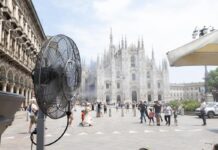 Caldo, il trucco contro l’umidità in casa usando… un cucchiaio