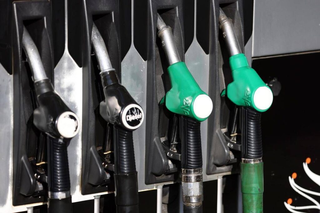 Prezzo benzina e gasolio oggi: diesel da record oltre 2,34 euro, in arrivo l'aumento delle accise 1