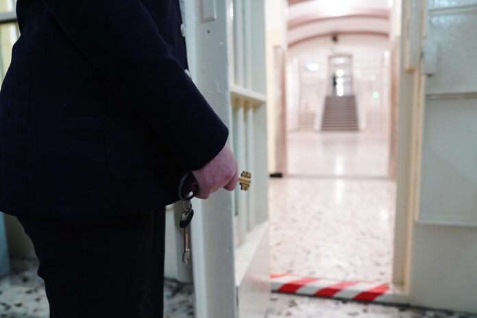 Carceri, rapporto Antigone: “Condizioni al limite della sopravvivenza tra caldo estremo e sovraffollamento record”
