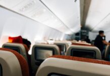 Dieci ore chiusi in aereo, il volo da incubo a Bologna a Malaga