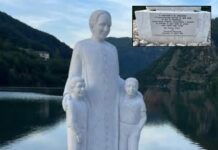 Don Milani, inaugurata la statua con frase anti-comunista: scoppia la polemica