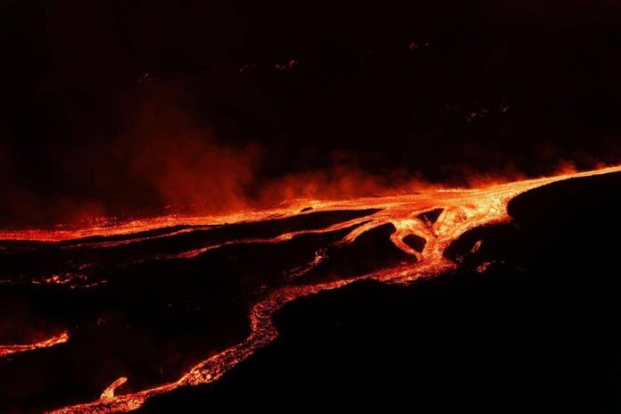 Eruzione Etna, sospesi fino alle 18 i voli all’aeroporto di Catania
