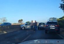 Il traffico sulla Pontina rallenta tra Pratica di Mare e Monte D'Oro per un incidente con più vetture coinvolte, con code verso Roma