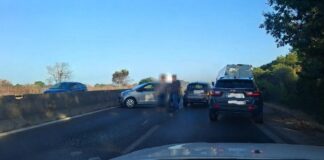 Il traffico sulla Pontina rallenta tra Pratica di Mare e Monte D'Oro per un incidente con più vetture coinvolte, con code verso Roma