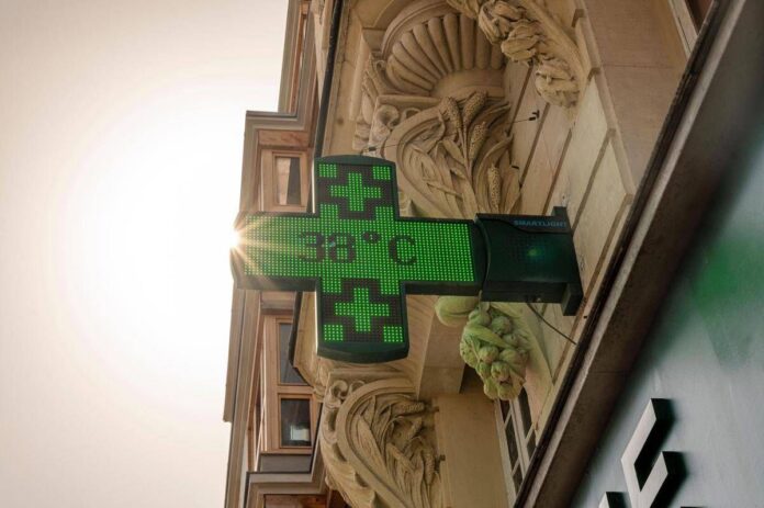 Giorni contati per il caldo record, ultima fiammata poi il ribaltone: il meteo