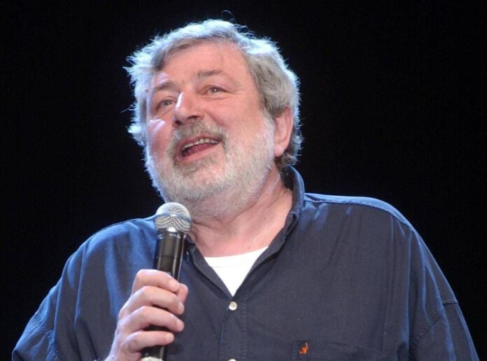 Guccini, domani i funerali: la sua Pavana lo saluta nel silenzio. Il sindaco: “Massimo rispetto per le sue volontà”