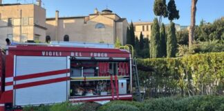 Incendio in una struttura alberghiera a Roma: Vigili del Fuoco mettono in sicurezza l'area