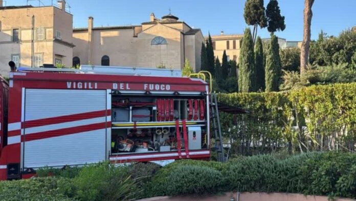 Incendio in una struttura alberghiera a Roma: Vigili del Fuoco mettono in sicurezza l'area