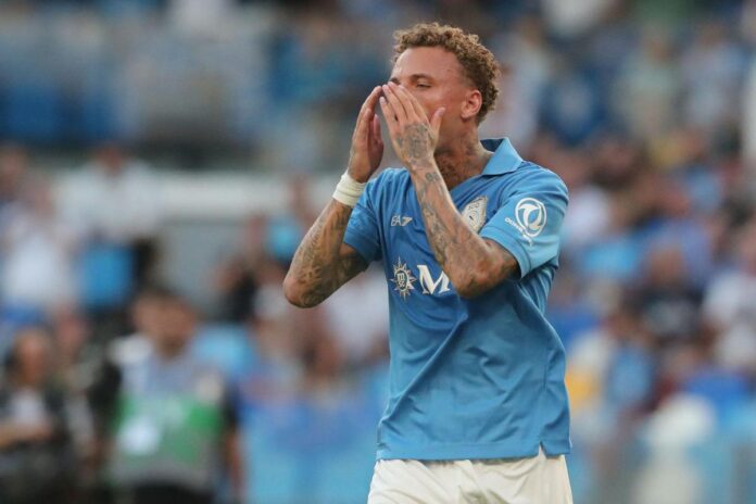 Lang cade in area e Allegri chiede rigore: proteste in Napoli-Como