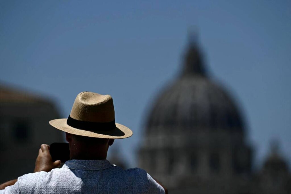 Meteo Roma e Lazio, tra bombe d'acqua e super caldo: domani 11 agosto allerta gialla temporali 2