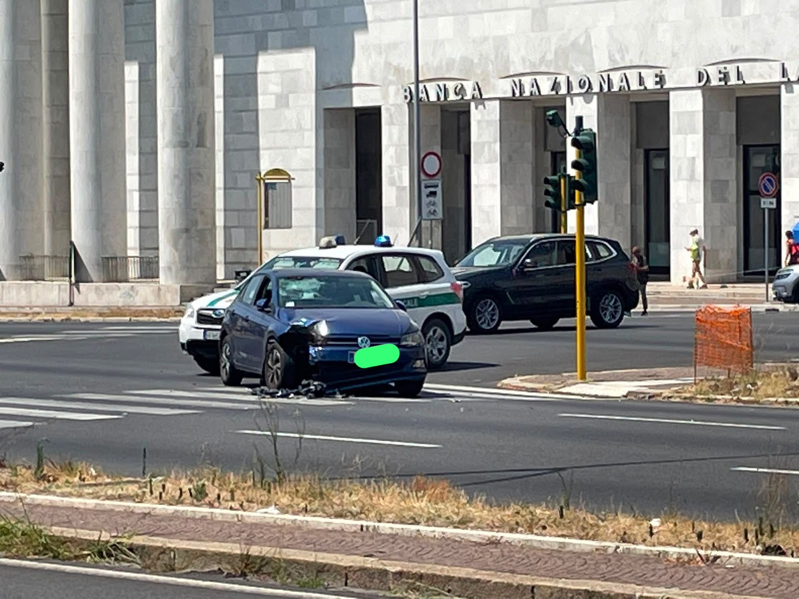 Incidente tra auto e scooter elettrico sulla Colombo: centauro in ospedale in codice rosso 2