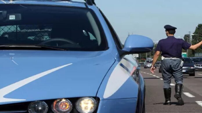 Polizia stradale cp A1 Diramazione Roma nord: traffico bloccato per incidente