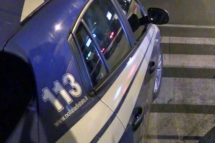 Roma, rissa con spray urticante e bottiglie di vetro a Trastevere tra 15 ragazzi: tre in manette