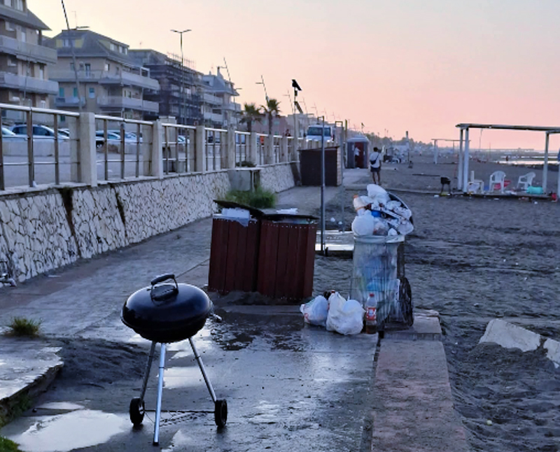 Notte di Ferragosto tra falò e accampamenti sulle spiagge libere di Ostia (FOTO) 1
