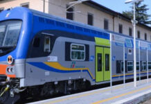 Fiamme a ridosso dei binari sulla tratta Roma-Napoli: circolazione ferroviaria bloccata
