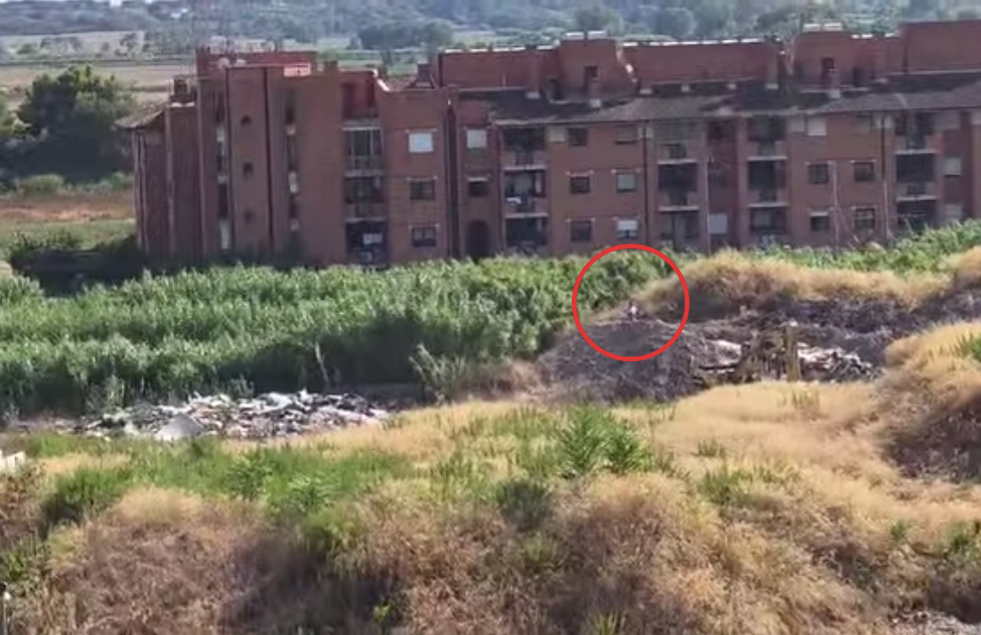 Rifiuti speciali sepolti a ridosso delle case: (VIDEO) shock a Valle Galeria, mostrano camion e ruspa in azione 1