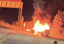 Intervento dei Vigili del Fuoco in via del Caravaggio per un'auto in fiamme a Parco Leonardo, avvolta dal fuoco nelle prime ore del mattino