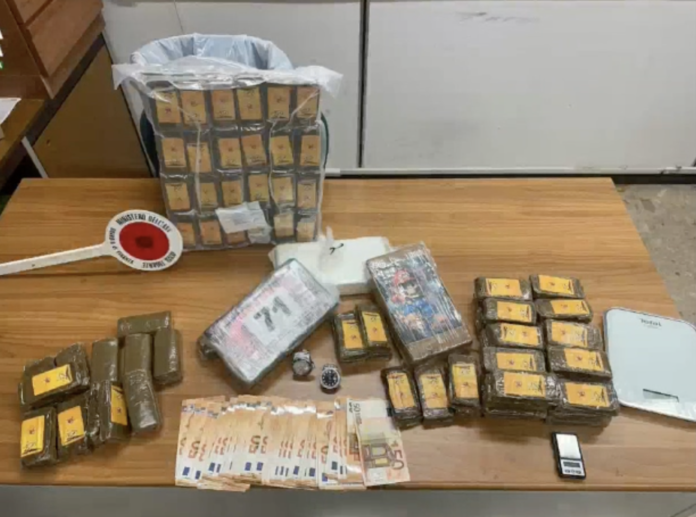 Screenshot 2026-08-31 alle 08.29.24 Operazione antidroga della Guardia di Finanza a Castelverde: decisivo il fiuto del cane Holly per oltre 3 chili di cocaina e 10 di hashish, convalidati i domiciliari per i due indagati