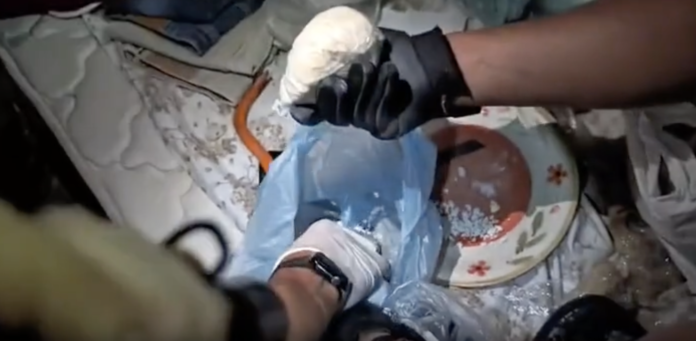 Cinque arresti della Polizia di Stato tra Nettuno, Primavalle, Velletri e il centro storico. Tre dei pusher arrestati erano già sottoposti a obbligo di firma o arresti domiciliari, gli altri due fermati in strada