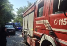 Impatto tra una Jeep Renegade e una Smart su via Campo di Carne ad Aprilia: sul posto i Vigili del Fuoco, il 118 e l'elisoccorso. Strada interdetta alla circolazione