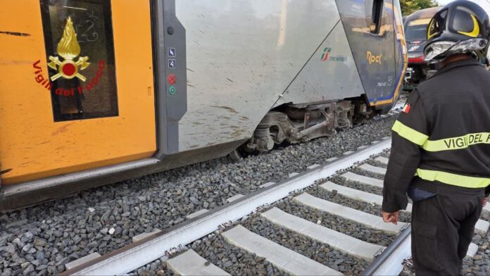 Momenti di paura all'alba alla stazione di Piana Bella per un treno deragliato a Montelibretti dopo l'impatto con due mucche. Non si registrano feriti