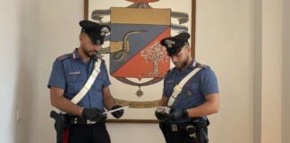 Donna segregata in casa a Ladispoli, blitz dei Carabinieri con sequestro di droga e spray urticante